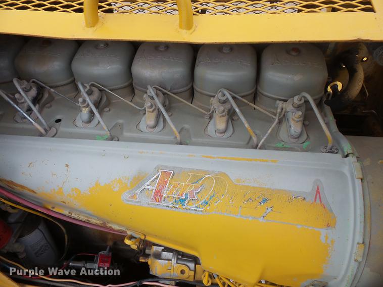 image for item DV9370 Clark RW-140 pneumatic roller