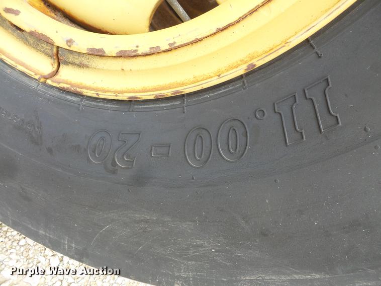 image for item DV9370 Clark RW-140 pneumatic roller