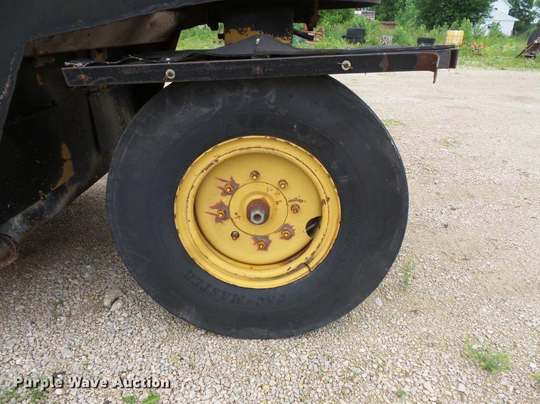 image for item DV9370 Clark RW-140 pneumatic roller