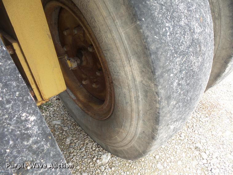 image for item DV9370 Clark RW-140 pneumatic roller