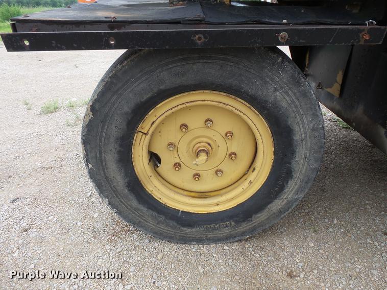 image for item DV9370 Clark RW-140 pneumatic roller