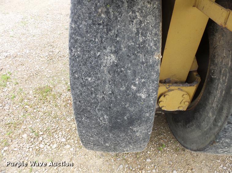 image for item DV9370 Clark RW-140 pneumatic roller