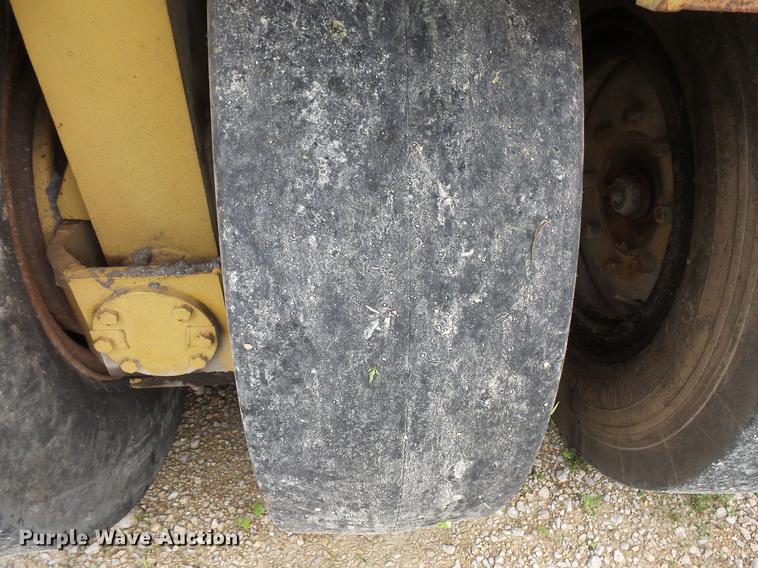 image for item DV9370 Clark RW-140 pneumatic roller