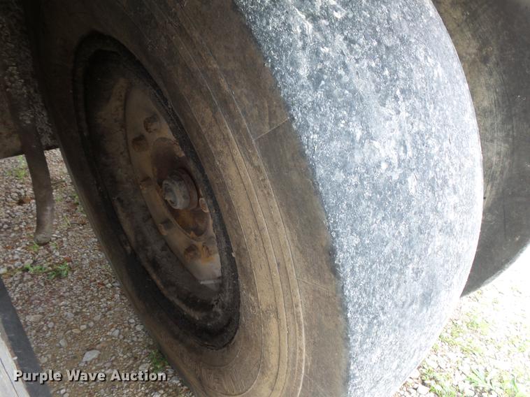 image for item DV9370 Clark RW-140 pneumatic roller