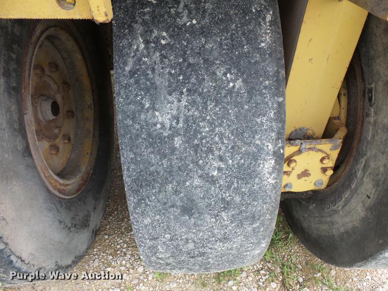 image for item DV9370 Clark RW-140 pneumatic roller