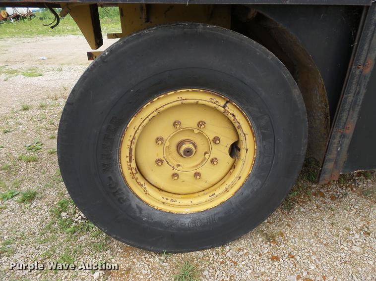 image for item DV9370 Clark RW-140 pneumatic roller