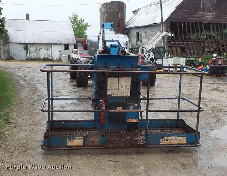 image for item DV9375 2002 Genie S-125 boom lift