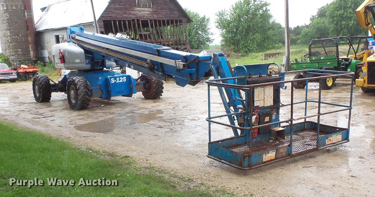 image for item DV9375 2002 Genie S-125 boom lift