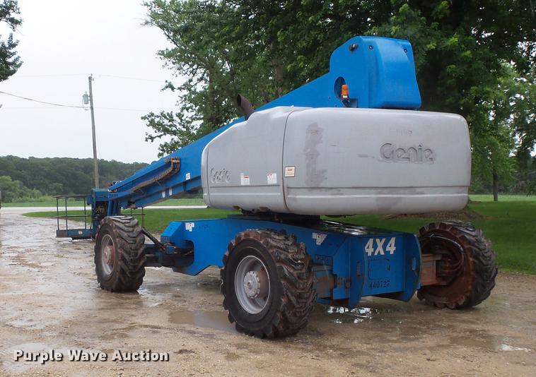 image for item DV9375 2002 Genie S-125 boom lift