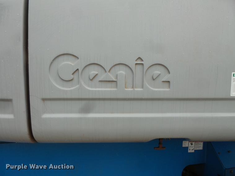 image for item DV9375 2002 Genie S-125 boom lift