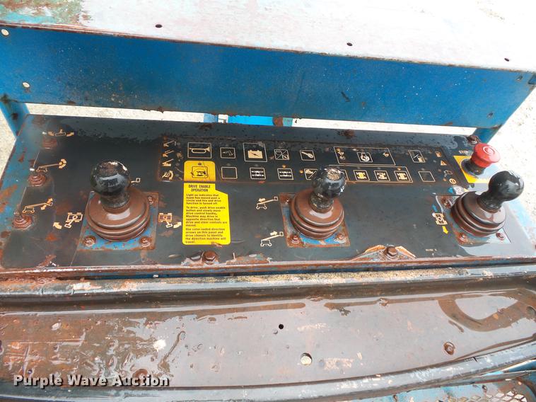 image for item DV9375 2002 Genie S-125 boom lift