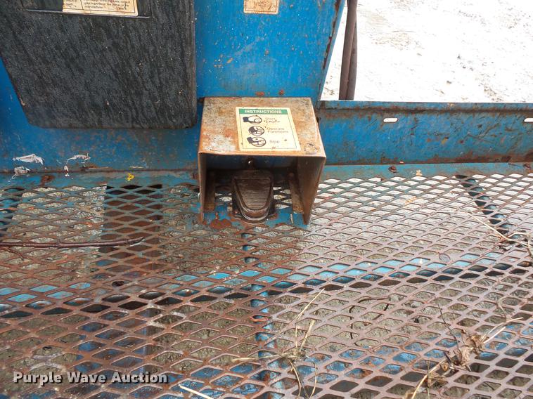 image for item DV9375 2002 Genie S-125 boom lift