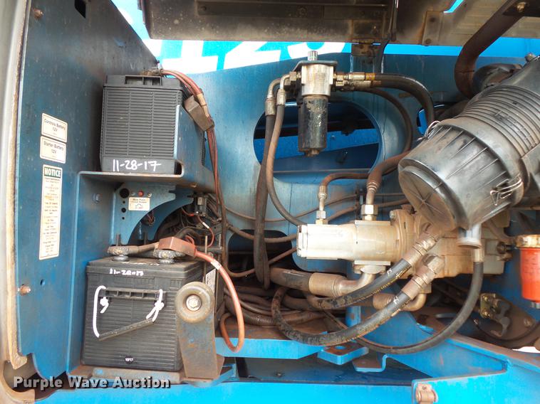 image for item DV9375 2002 Genie S-125 boom lift