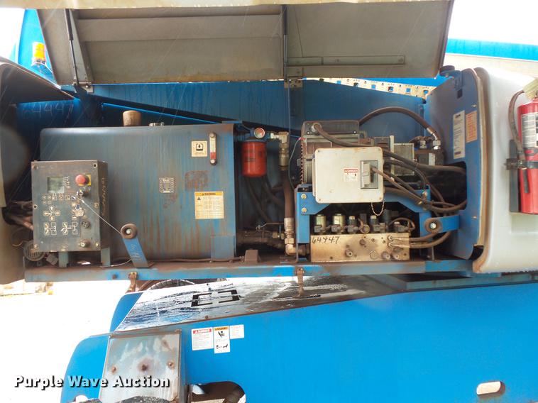 image for item DV9375 2002 Genie S-125 boom lift