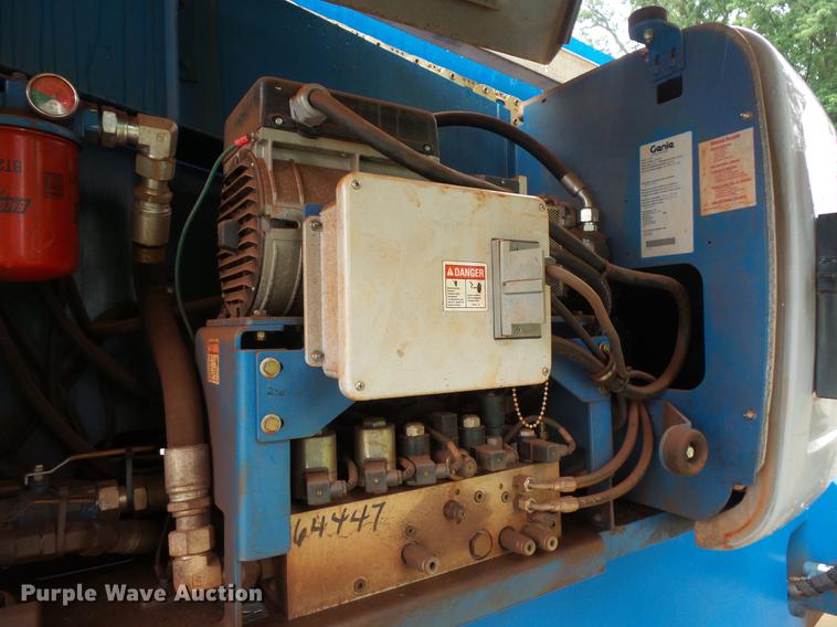 image for item DV9375 2002 Genie S-125 boom lift