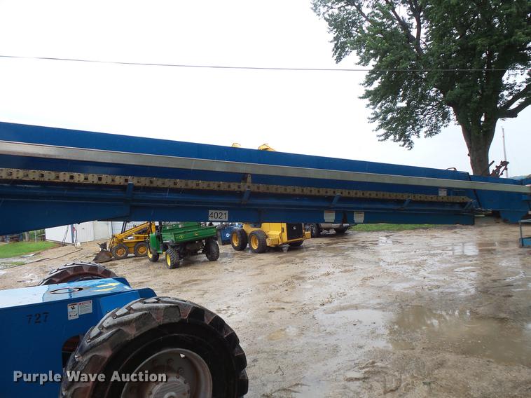 image for item DV9375 2002 Genie S-125 boom lift