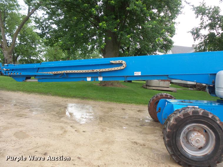 image for item DV9375 2002 Genie S-125 boom lift