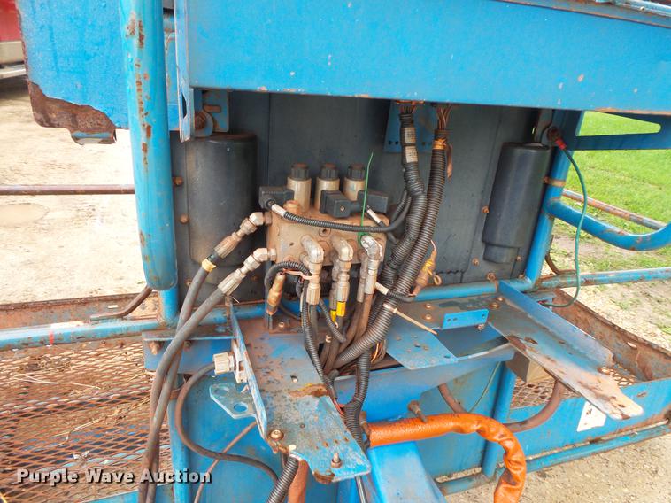 image for item DV9375 2002 Genie S-125 boom lift