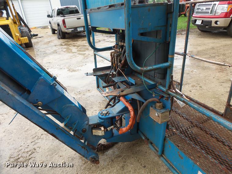 image for item DV9375 2002 Genie S-125 boom lift