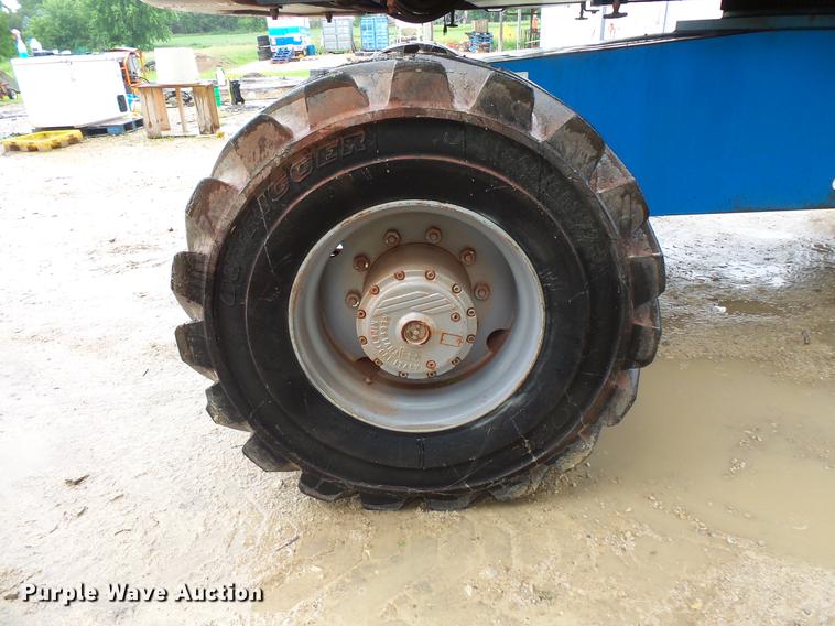 image for item DV9375 2002 Genie S-125 boom lift