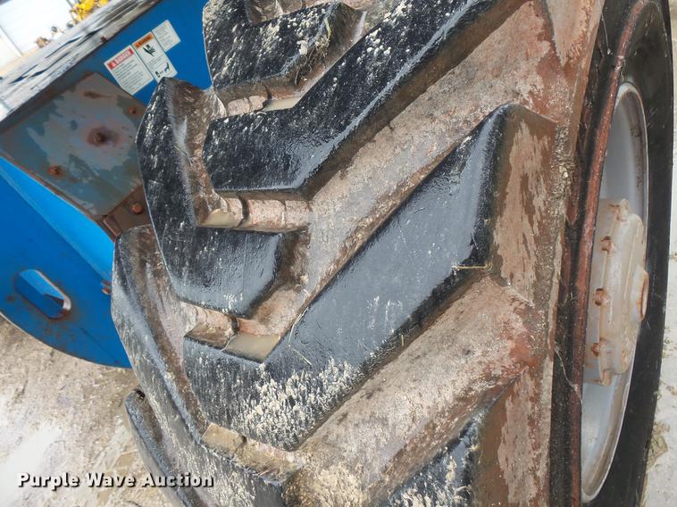 image for item DV9375 2002 Genie S-125 boom lift