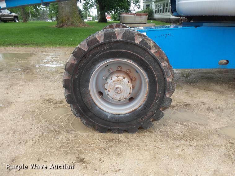 image for item DV9375 2002 Genie S-125 boom lift