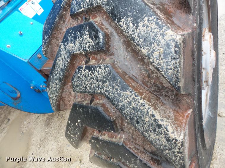 image for item DV9375 2002 Genie S-125 boom lift