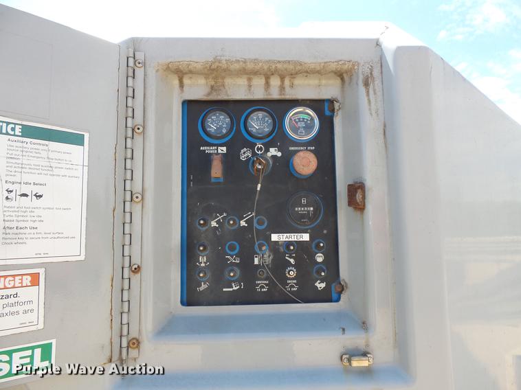image for item DV9380 1995 Genie S80 boom lift