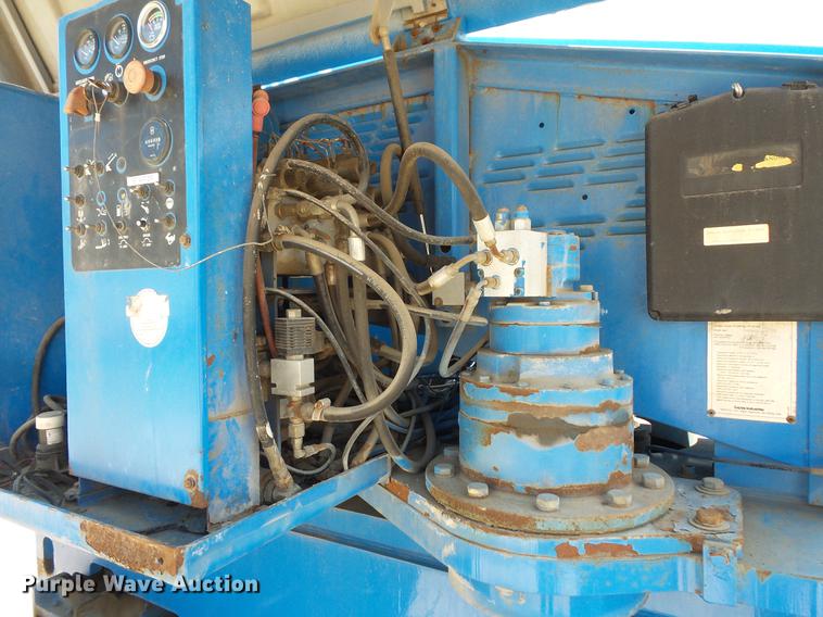 image for item DV9380 1995 Genie S80 boom lift