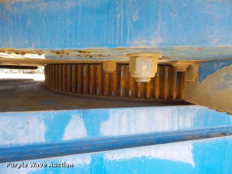 image for item DV9380 1995 Genie S80 boom lift