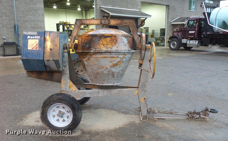 image for item DV9381 Cement mixer