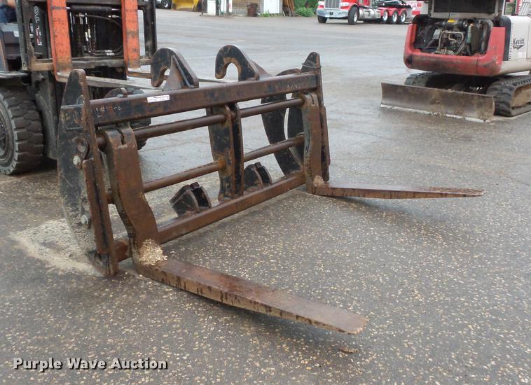 image for item DV9382 Wheel loader pallet forks