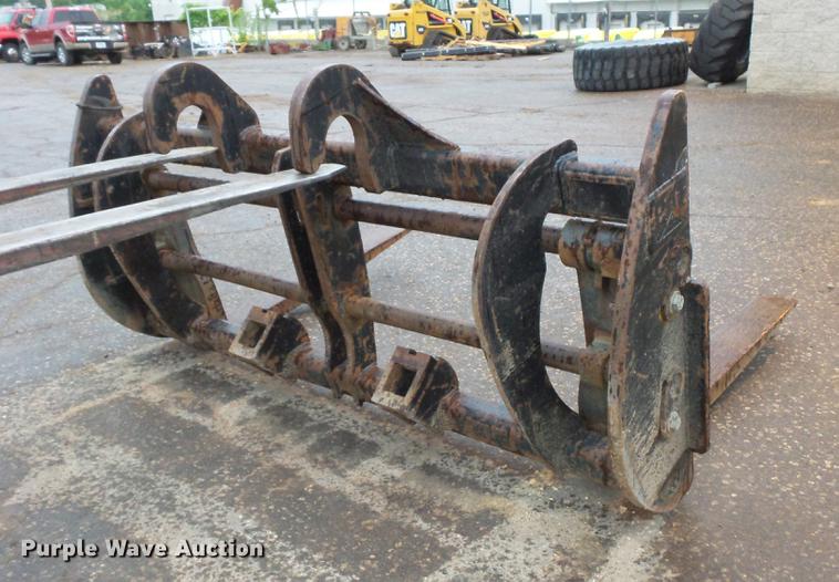 image for item DV9382 Wheel loader pallet forks