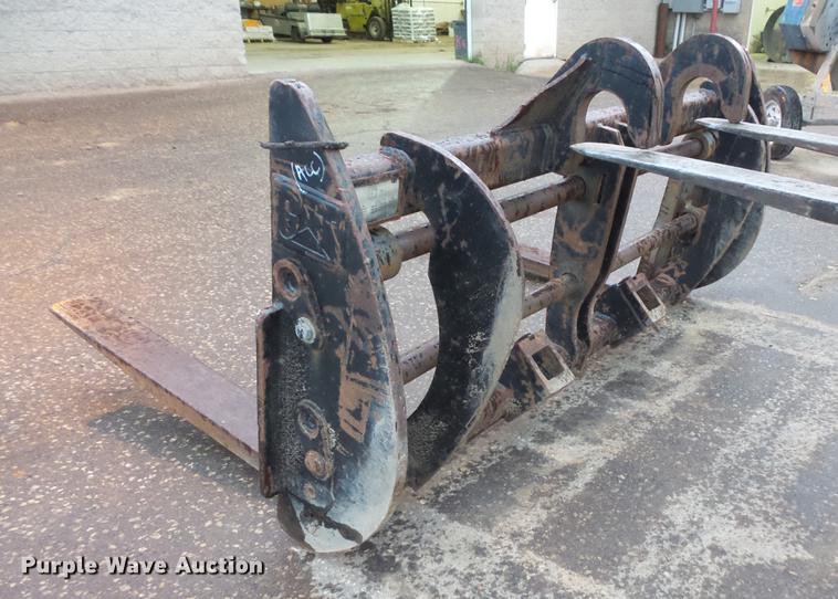 image for item DV9382 Wheel loader pallet forks