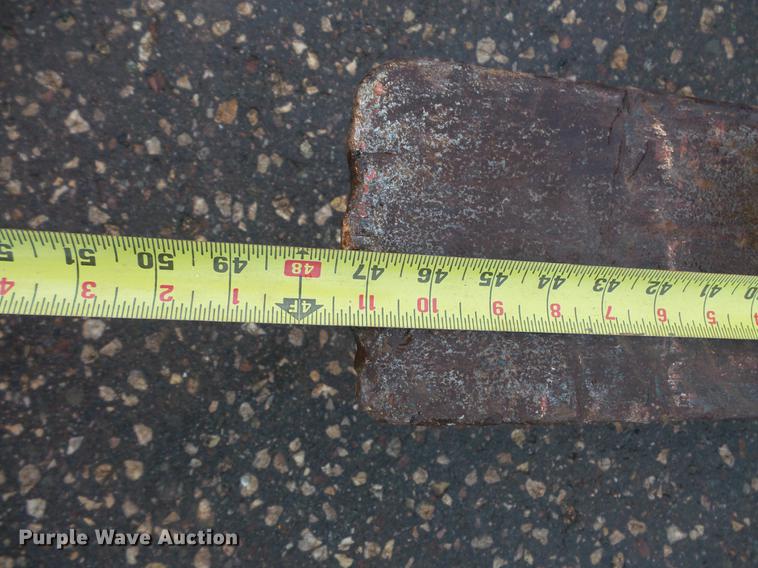 image for item DV9382 Wheel loader pallet forks