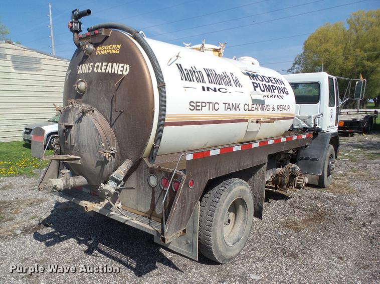 image for item DZ9248 1993 Ford CF8000 vacuum truck