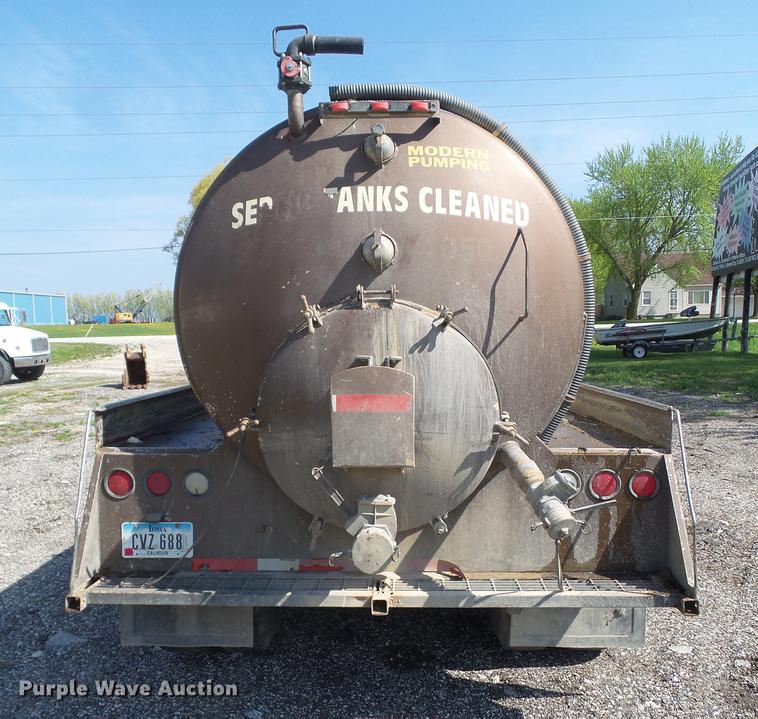 image for item DZ9248 1993 Ford CF8000 vacuum truck