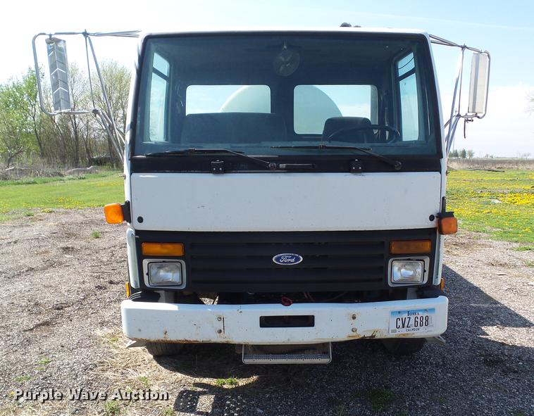image for item DZ9248 1993 Ford CF8000 vacuum truck