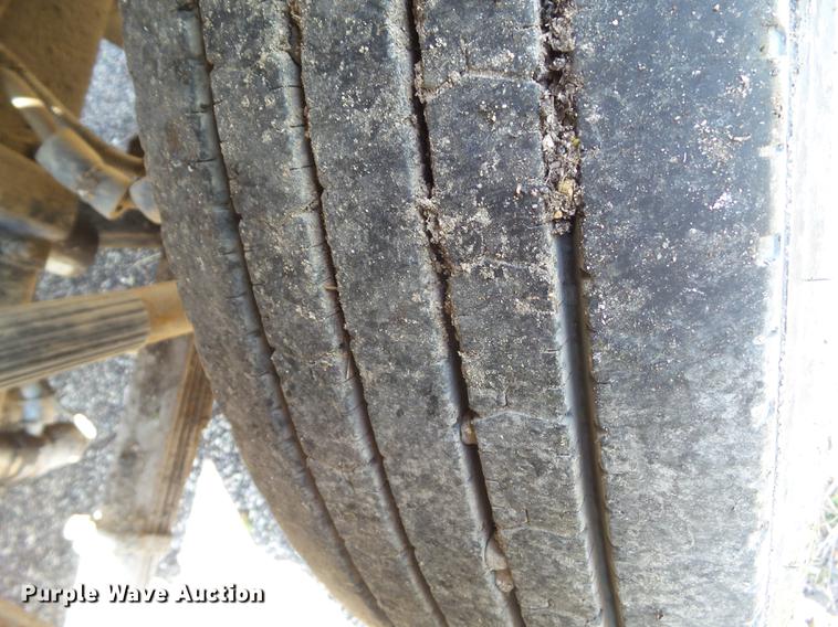 image for item DZ9248 1993 Ford CF8000 vacuum truck