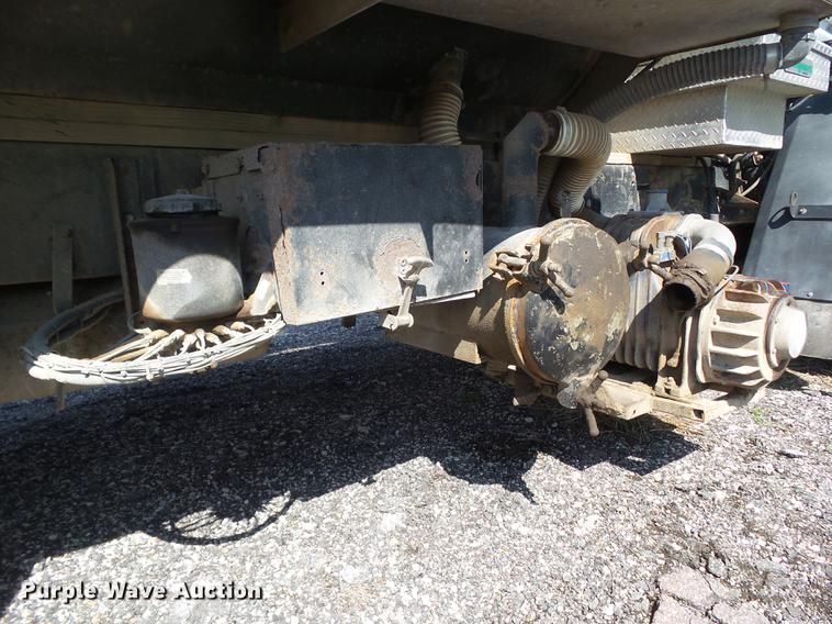 image for item DZ9248 1993 Ford CF8000 vacuum truck