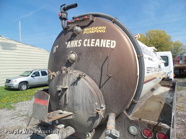 image for item DZ9248 1993 Ford CF8000 vacuum truck