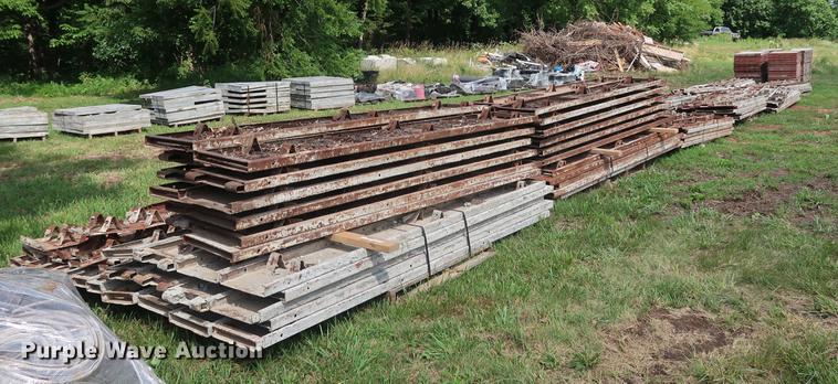 image for item EF9757 Concrete forms