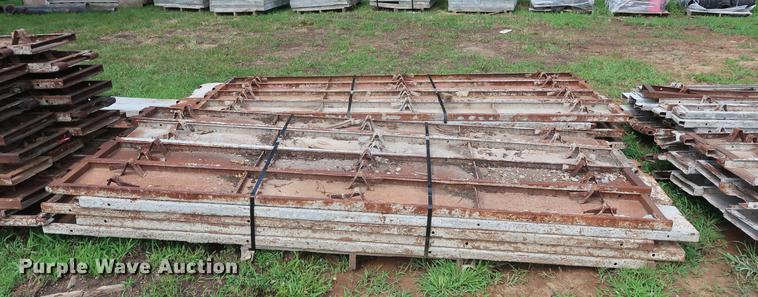 image for item EF9757 Concrete forms