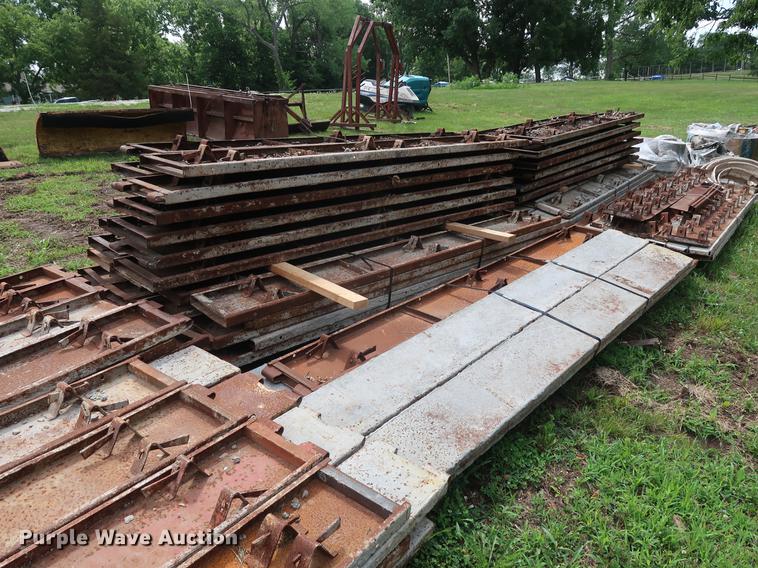 image for item EF9757 Concrete forms