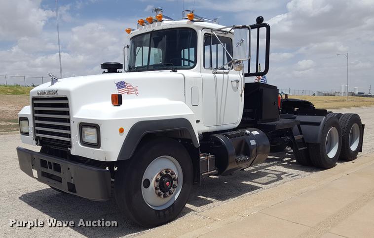 image for item EI9613 1991 Mack RD690S semi truck