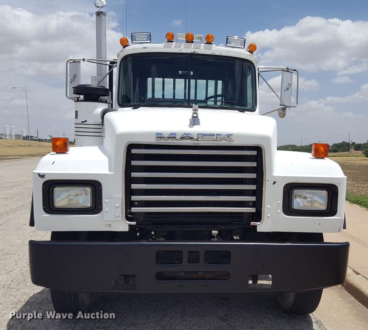 image for item EI9613 1991 Mack RD690S semi truck