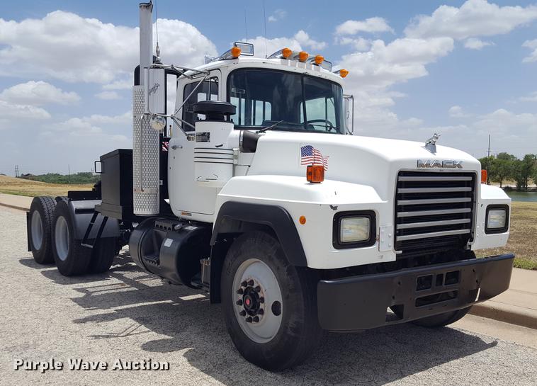 image for item EI9613 1991 Mack RD690S semi truck