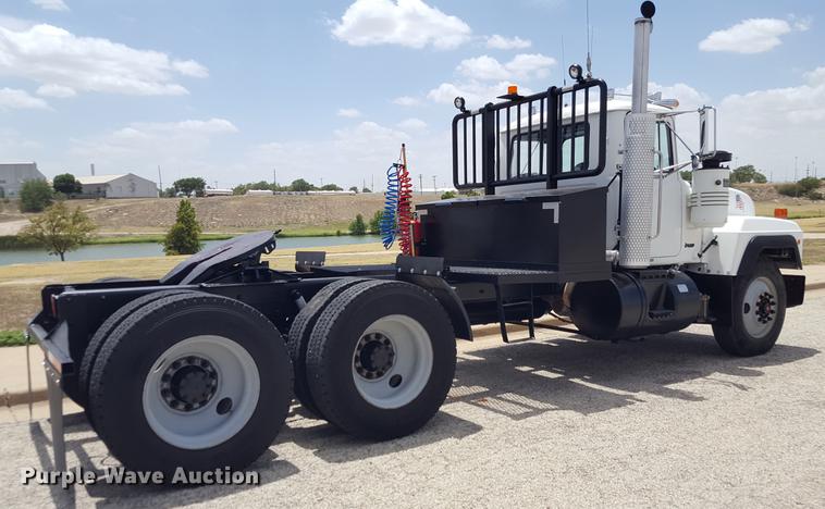 image for item EI9613 1991 Mack RD690S semi truck