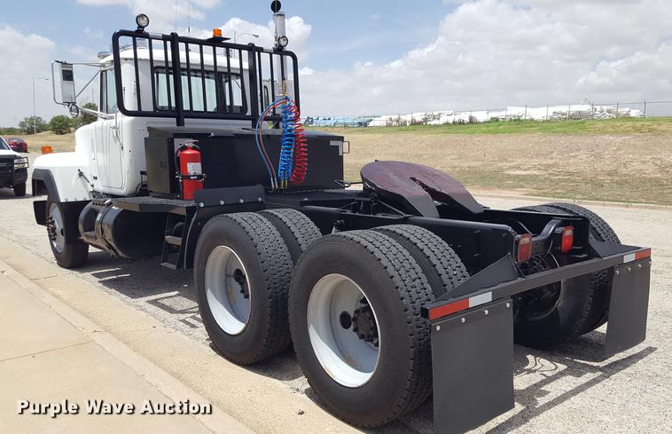 image for item EI9613 1991 Mack RD690S semi truck