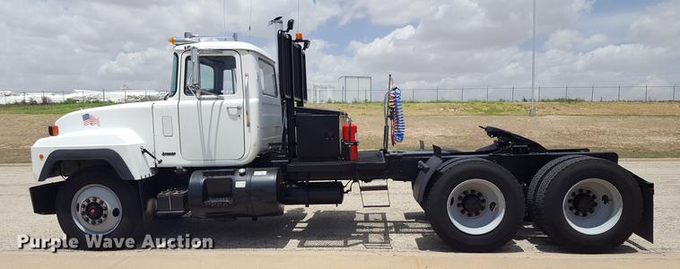 image for item EI9613 1991 Mack RD690S semi truck